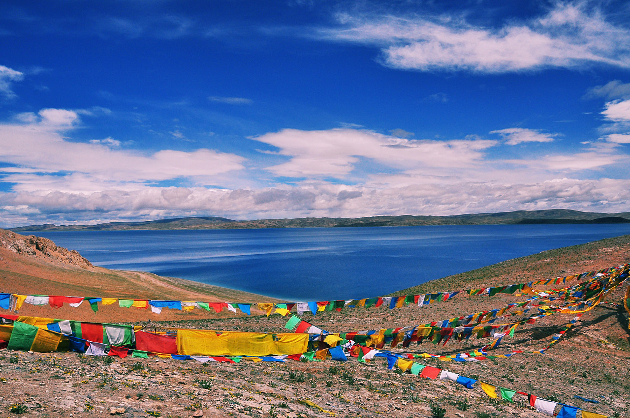 西藏,天空之镜,风中的等待之地